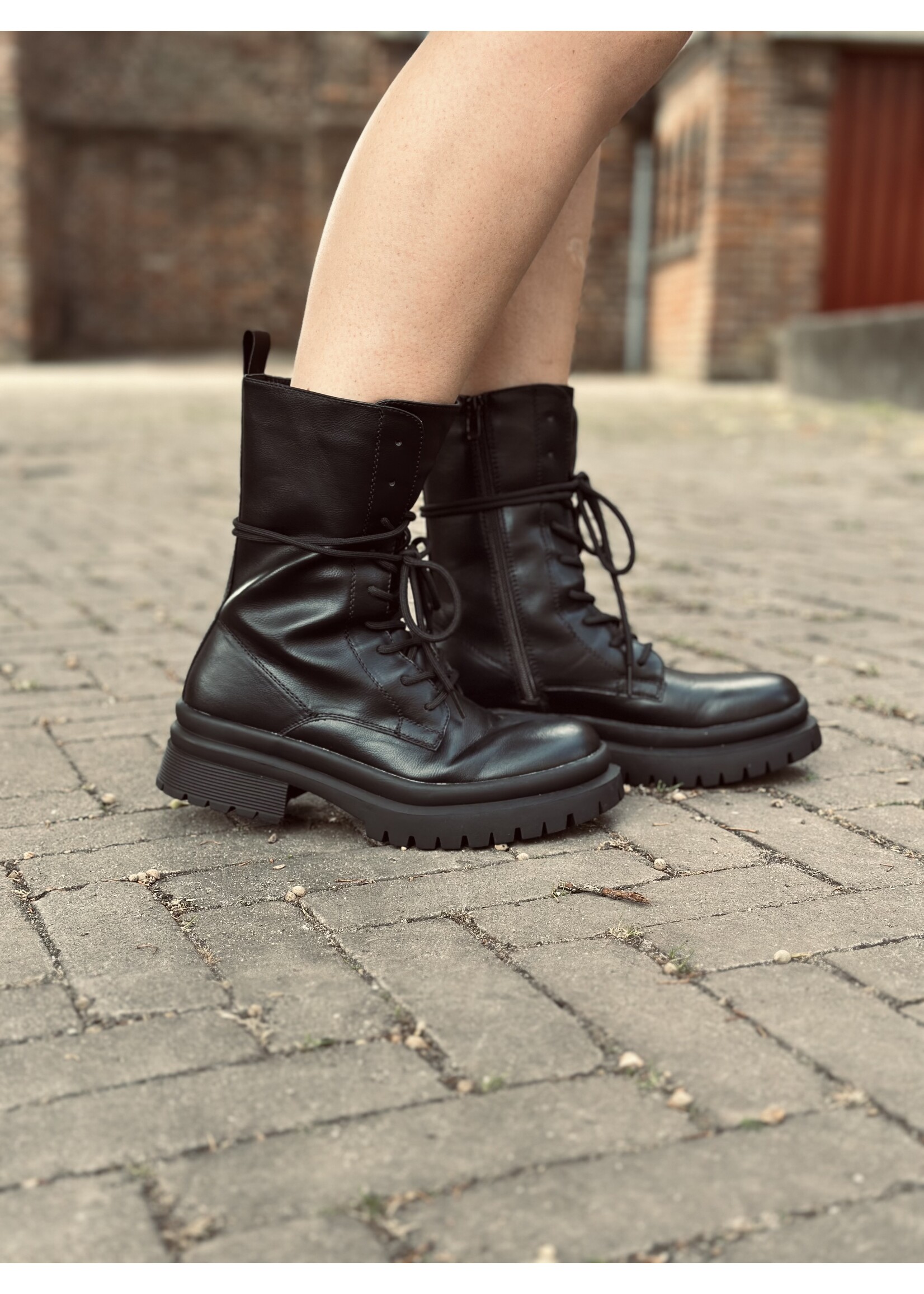 Lotte leather boots black