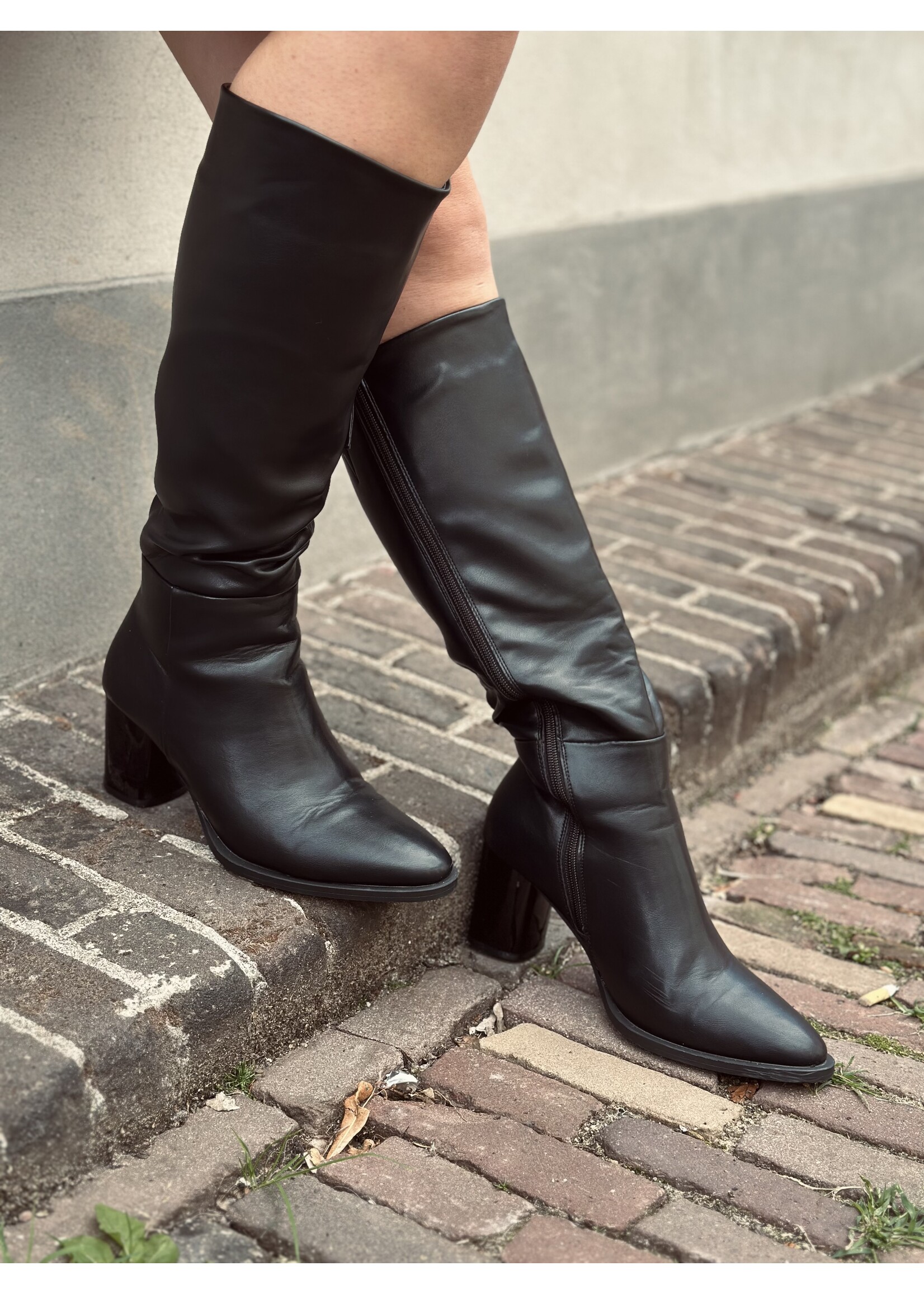 Arieke leaterlook high heels black