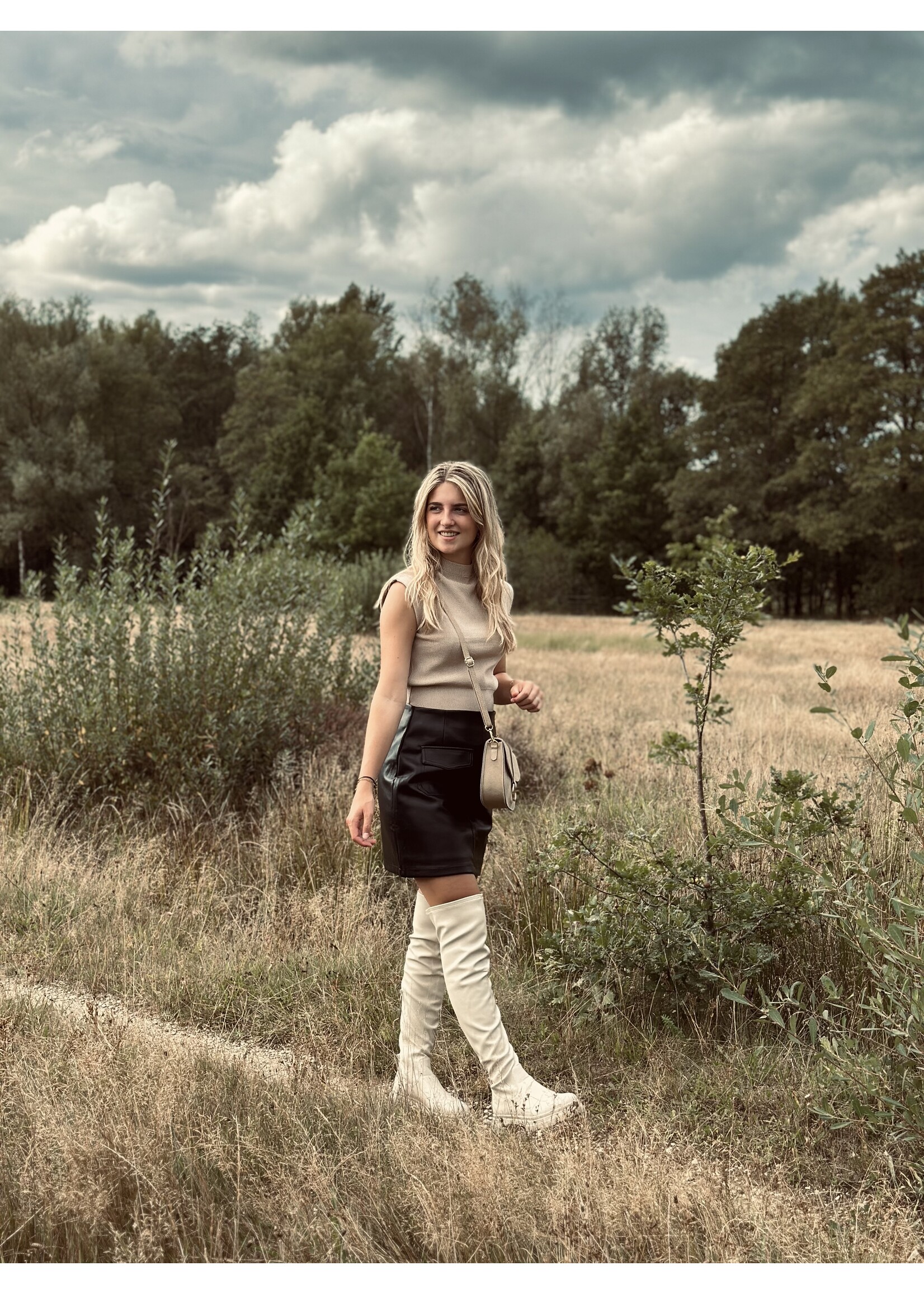 Arjanne skirt leather look black detail