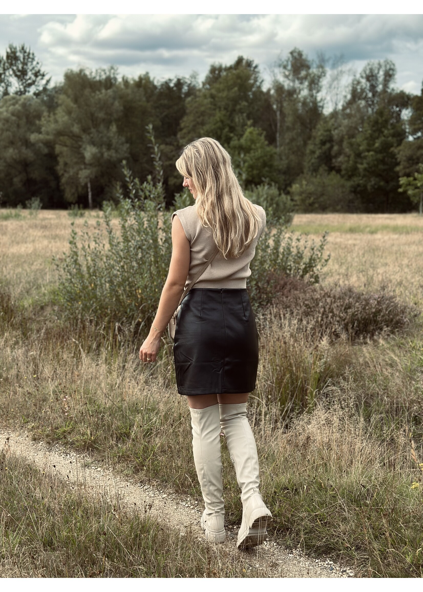 Arjanne skirt leather look black detail
