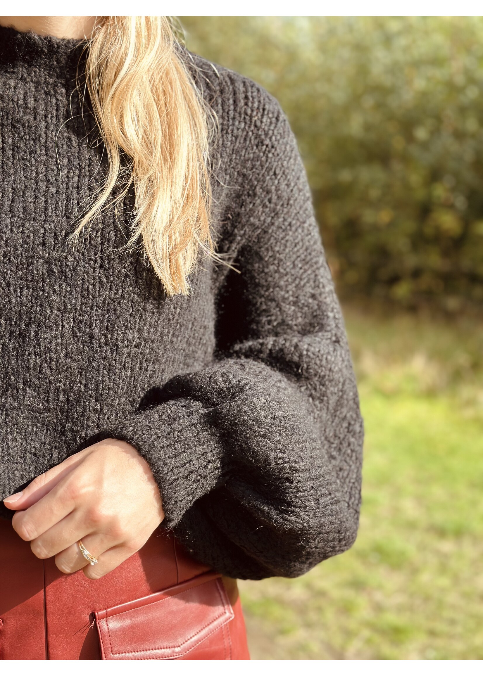 Amira sweater black One Size