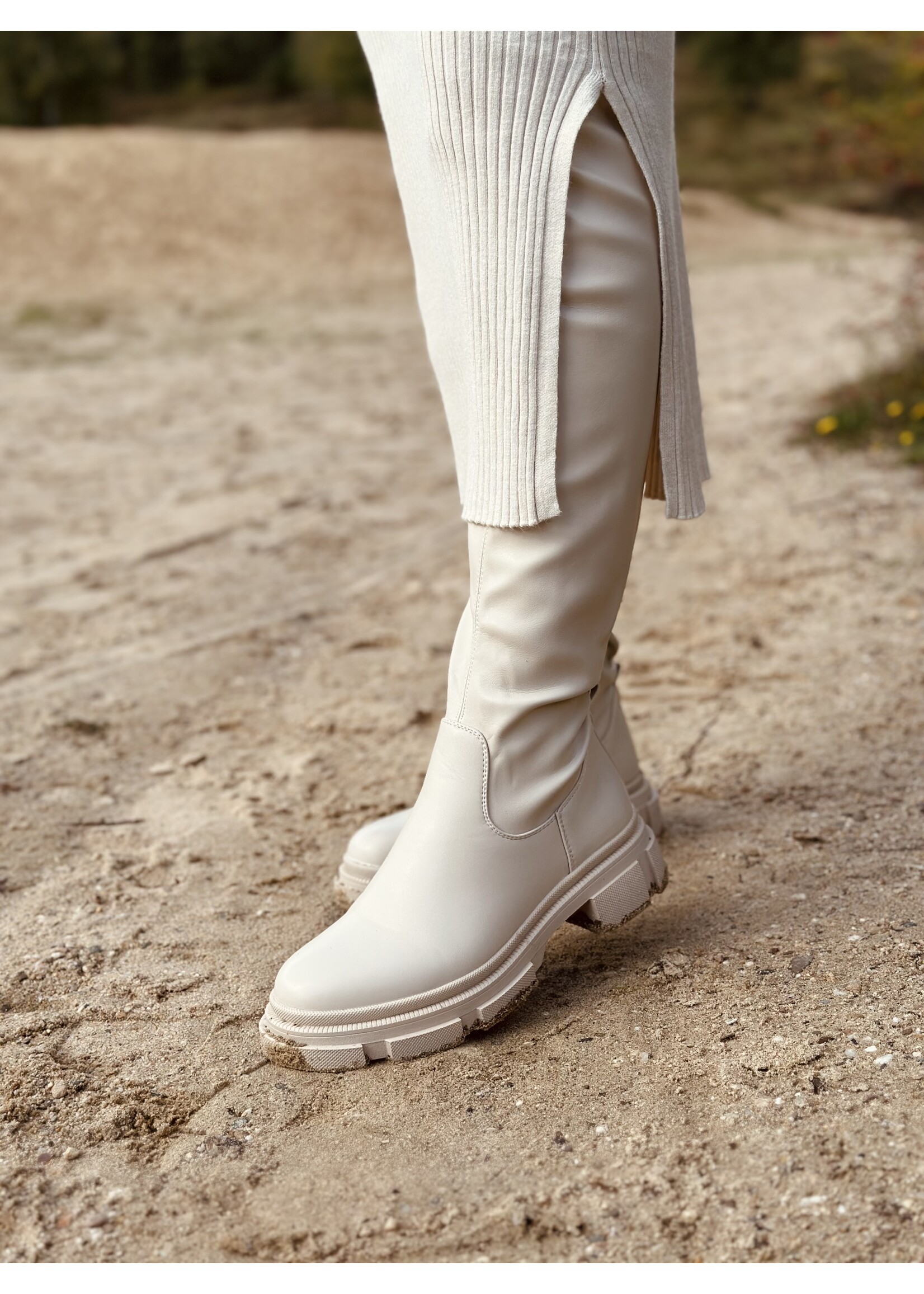 Liena set sweater + skirt beige One Size