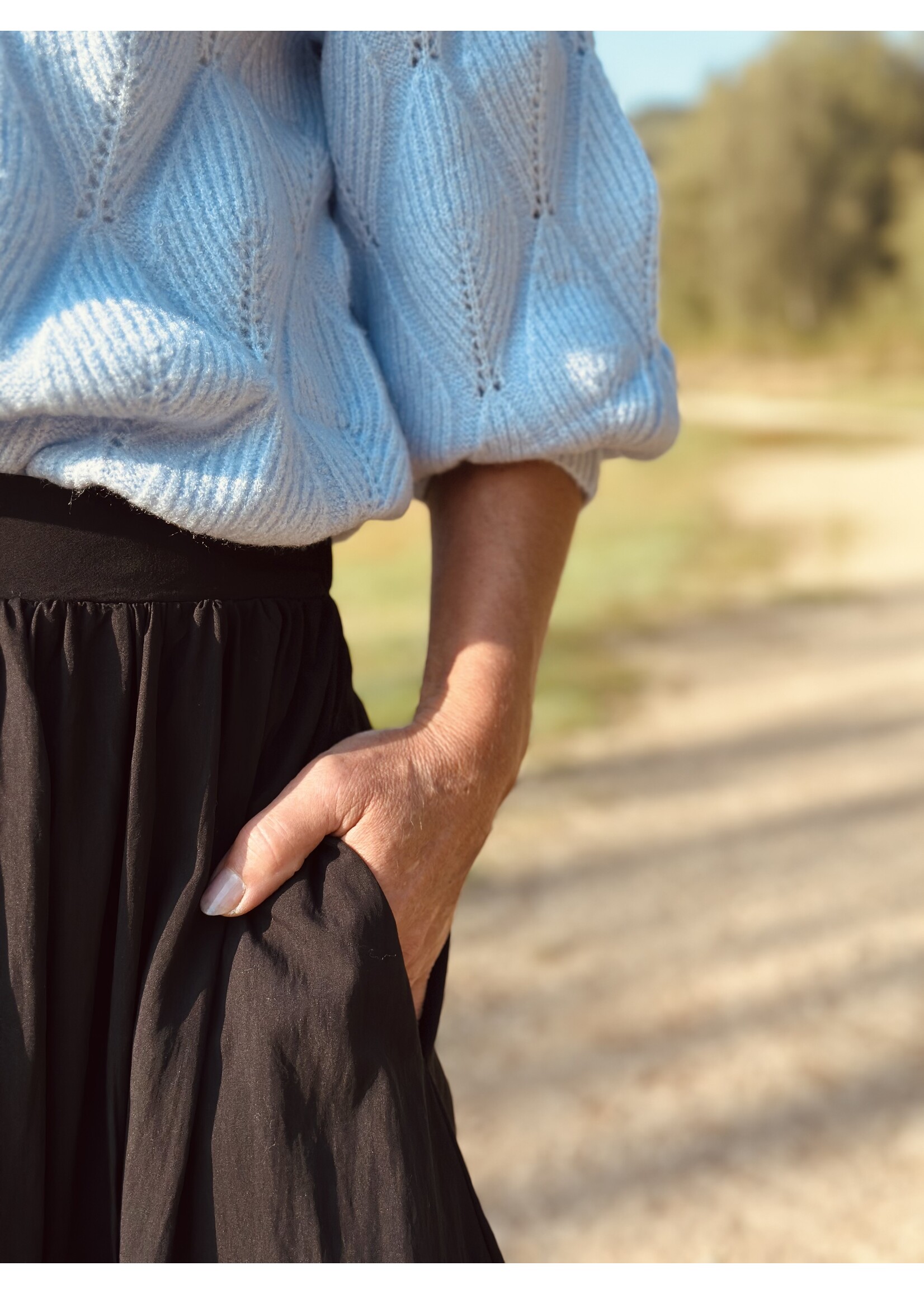 Novyan long skirt black