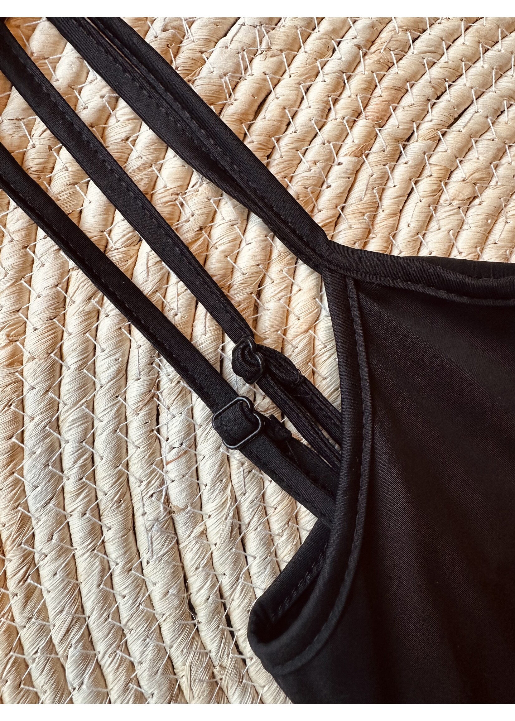 Lieke under dress black