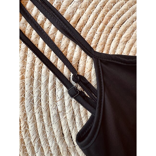 Lieke under dress black