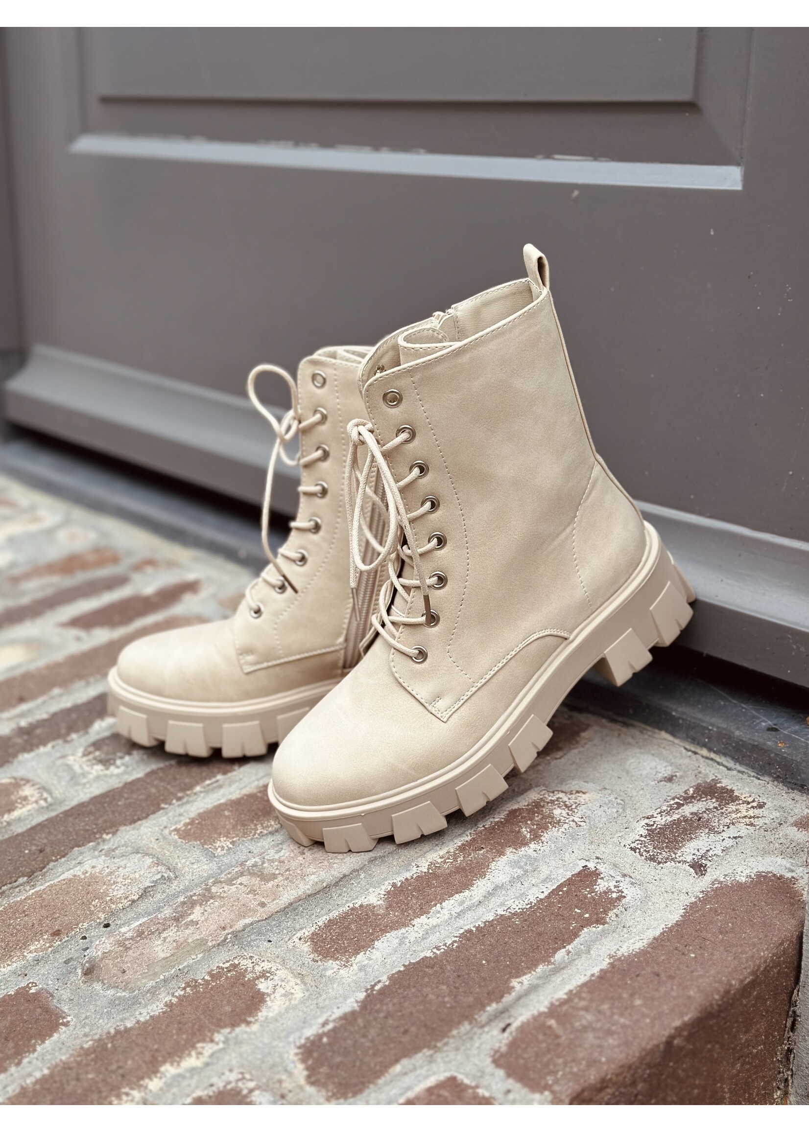 Maria boots leather look beige