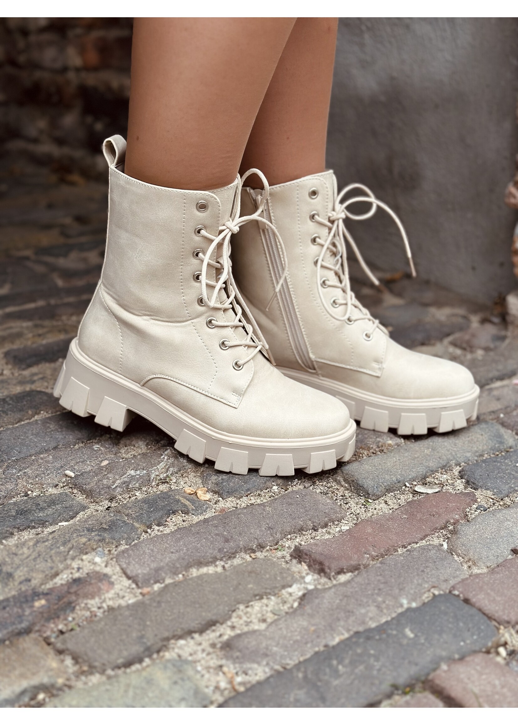 Maria boots leather look beige