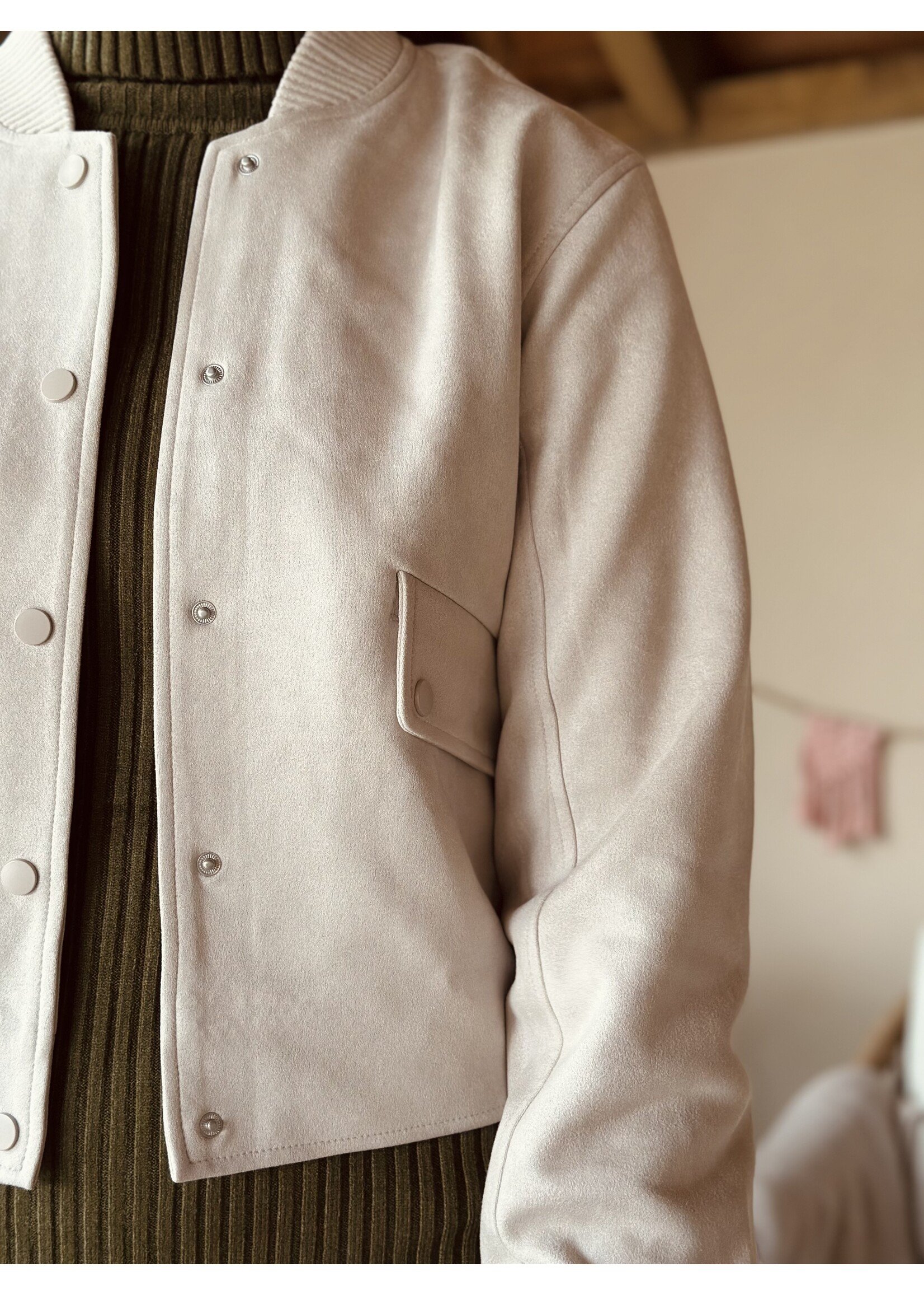 Sisters Point Sisters Point Dyanne bomber jacket suède beige