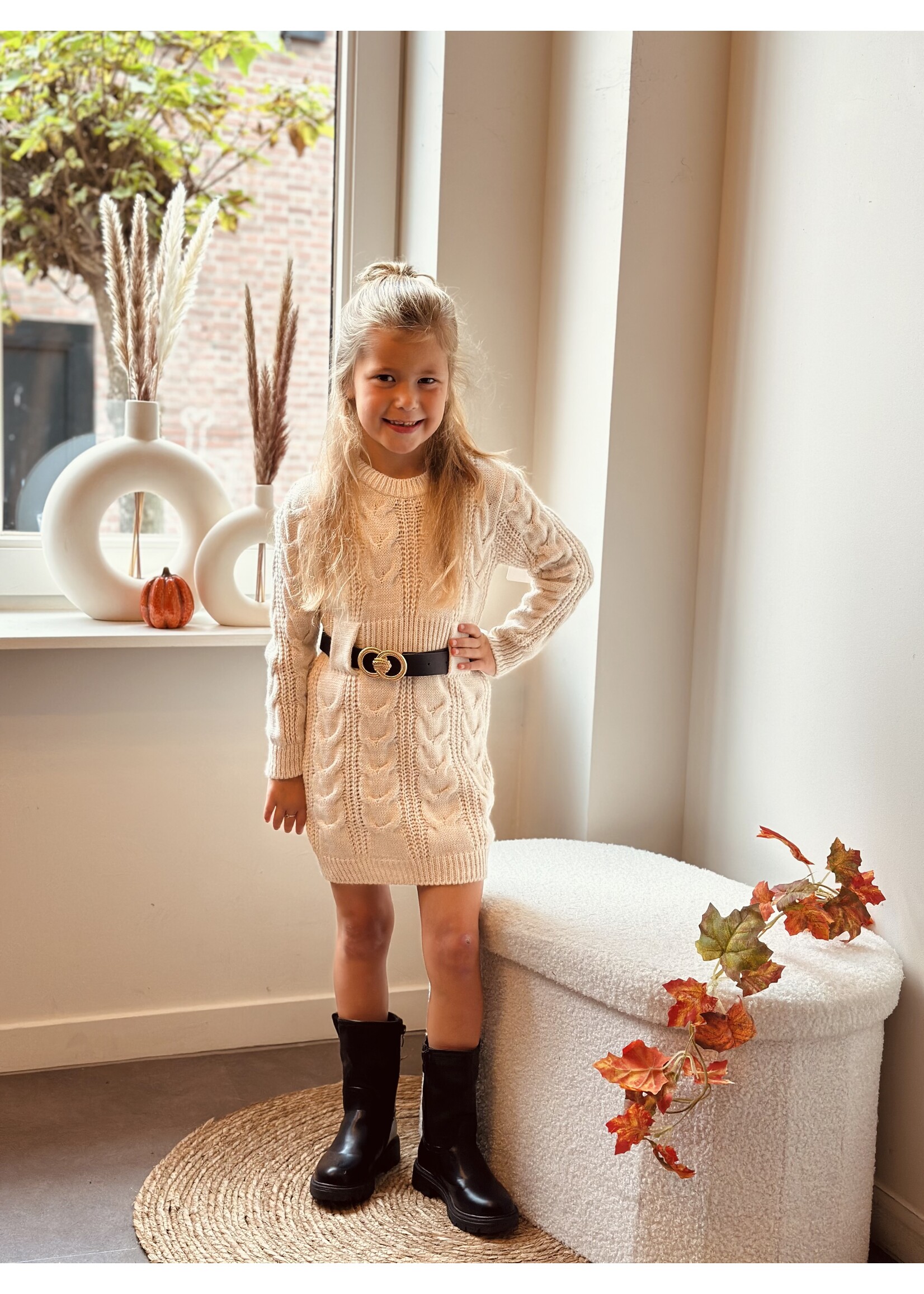 Aniek dress knitted with belt beige