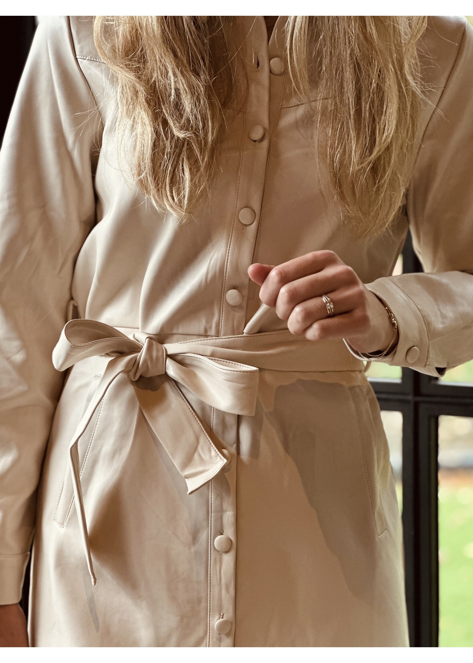 Smashed Lemon Smashed lemon Corlina leather look dress beige