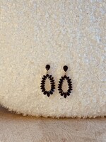 Oorbellen goudkleurig zwarte diamantjes 0495