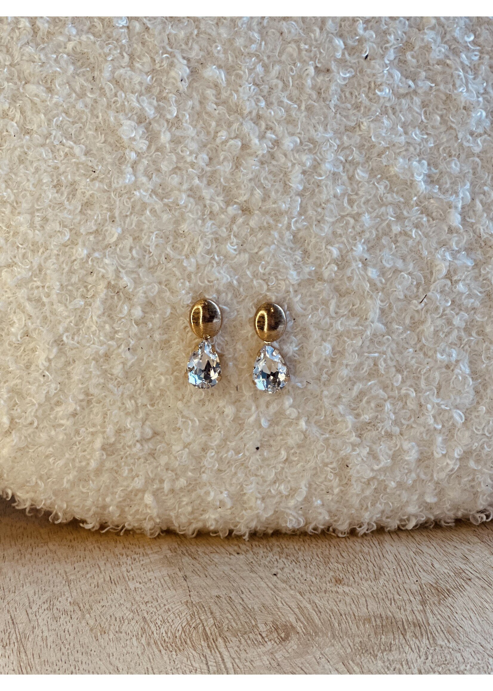 Oorbellen goudkleurig druppel diamant 0495