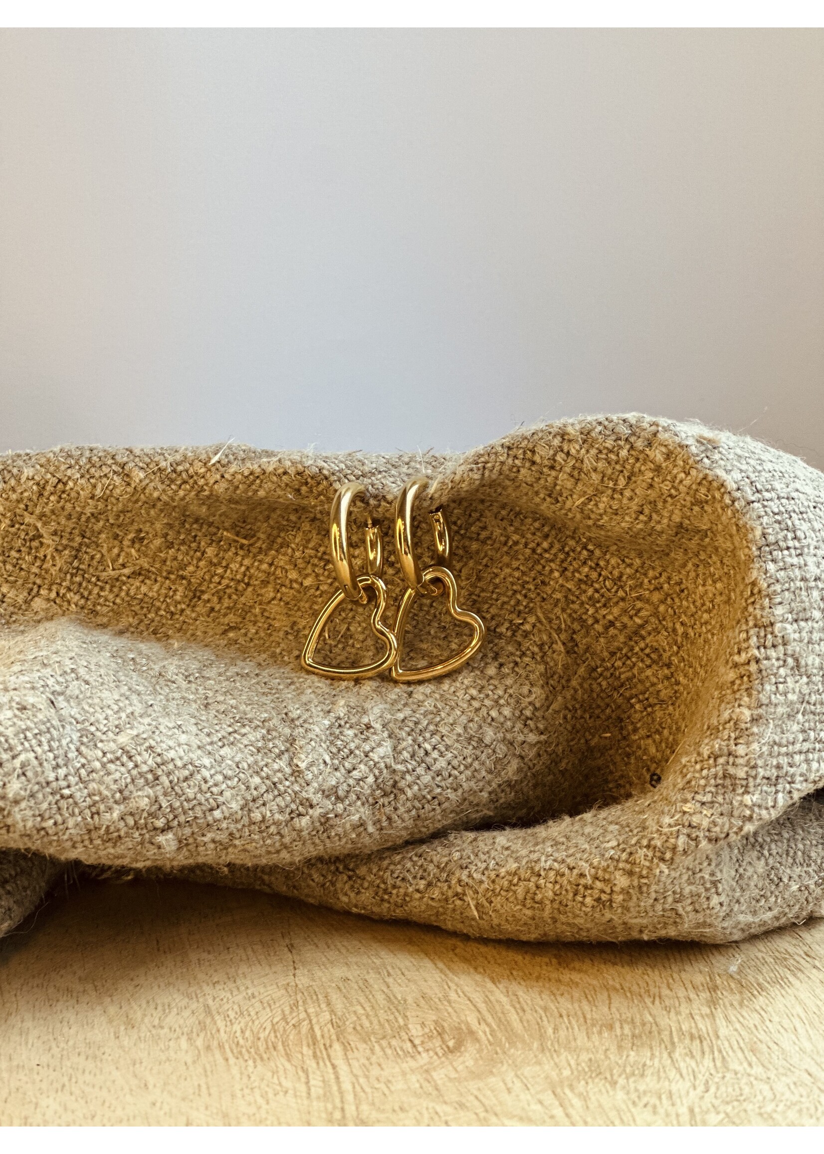 Oorbellen goudkleurig hart 0395