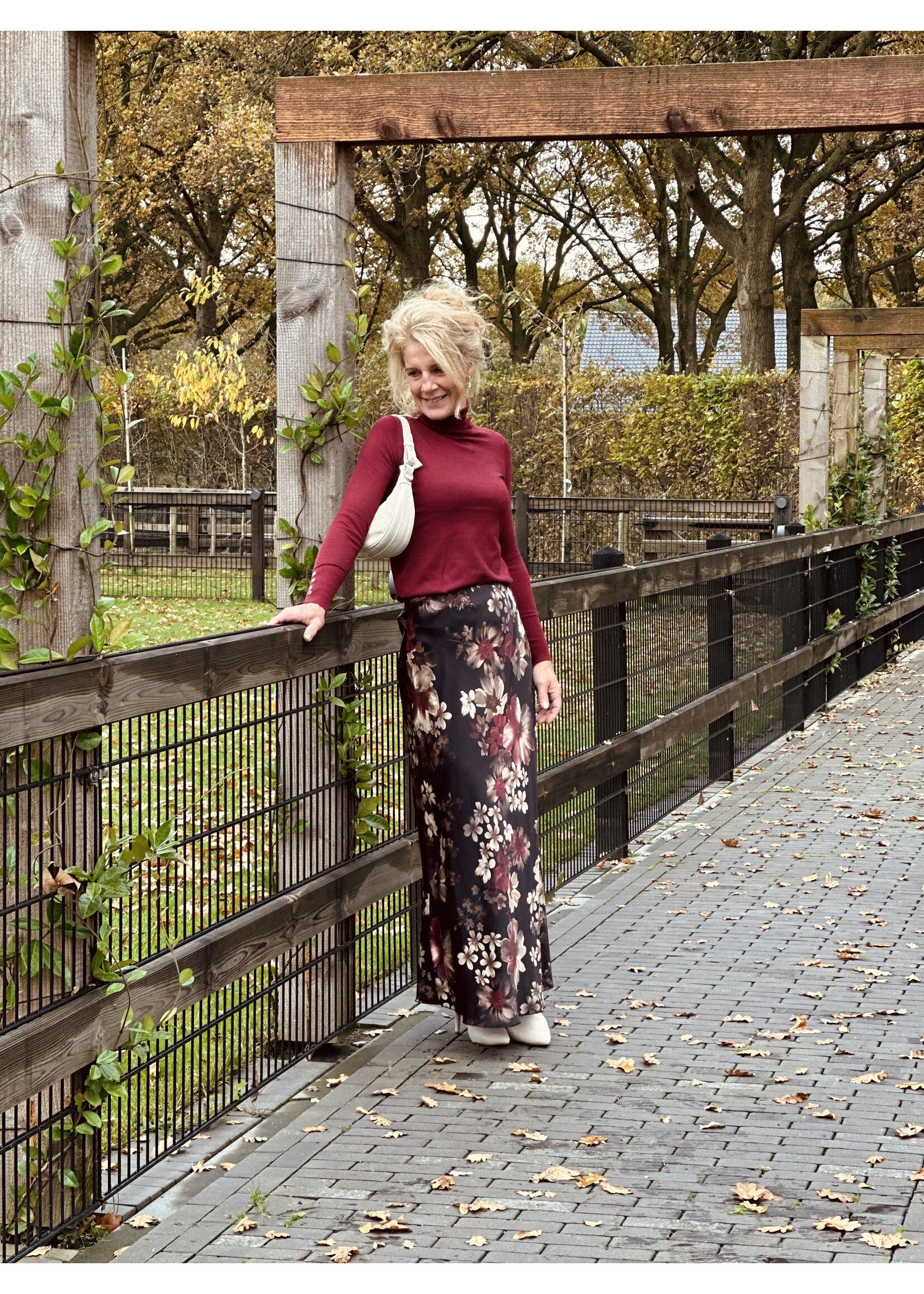 Roze-ann skirt flower print black One Size