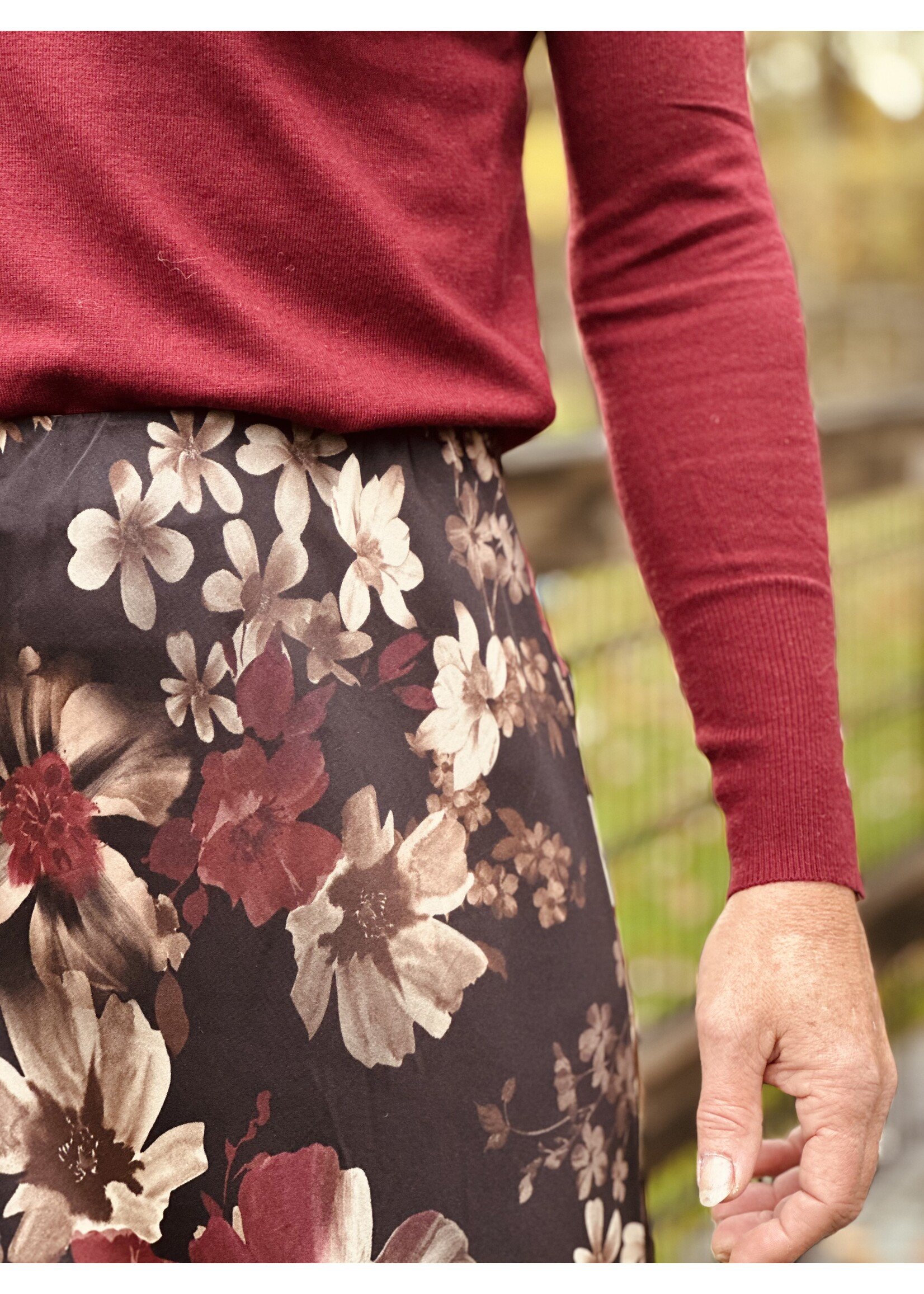 Roze-ann skirt flower print black One Size