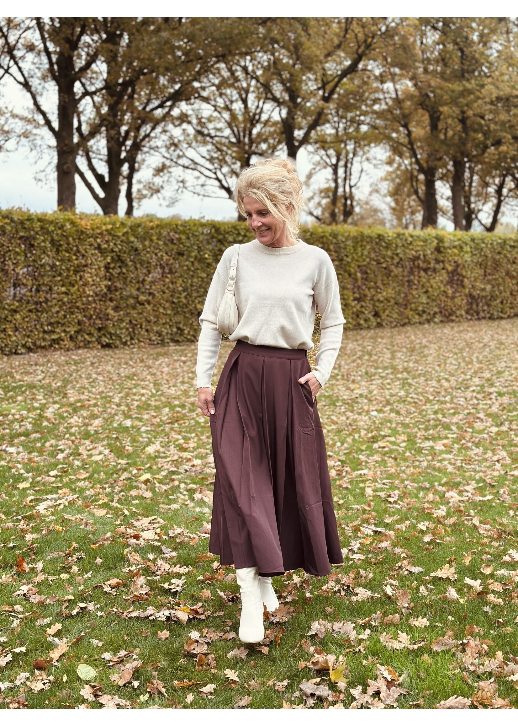 Thara long skirt bordeaux red