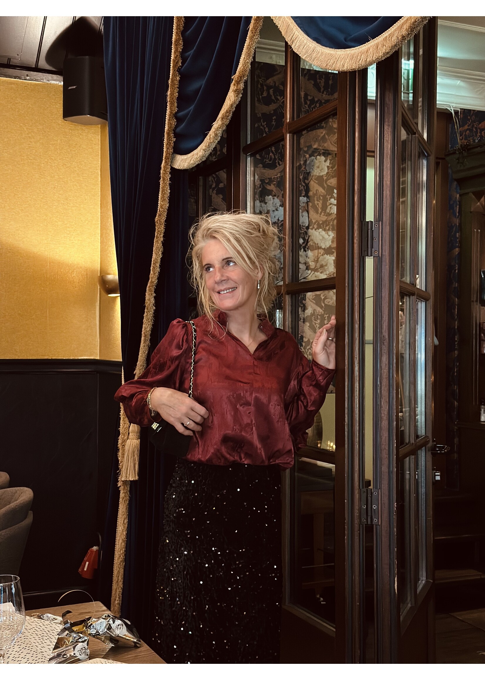 Loisha blouse satin bordeaux red print