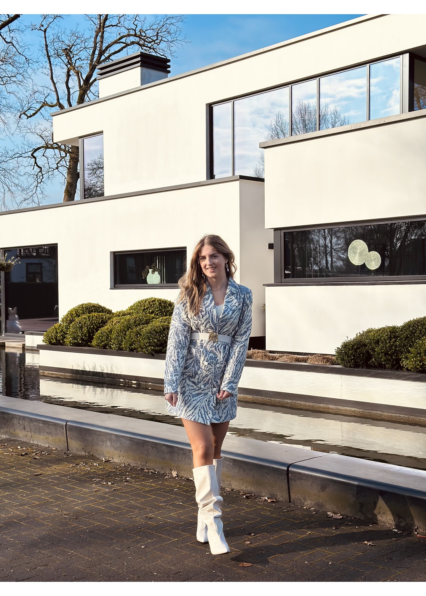 ACCENTIL Accentil Lea blazer dress blue print