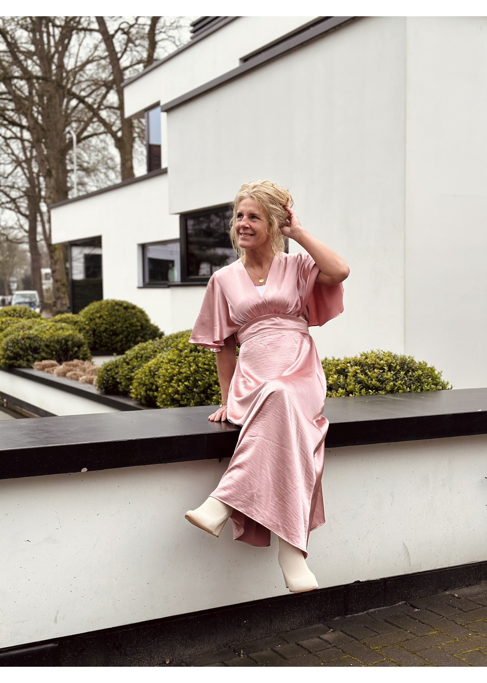 Sisters Point Sisters Point Danique long dress satin light pink