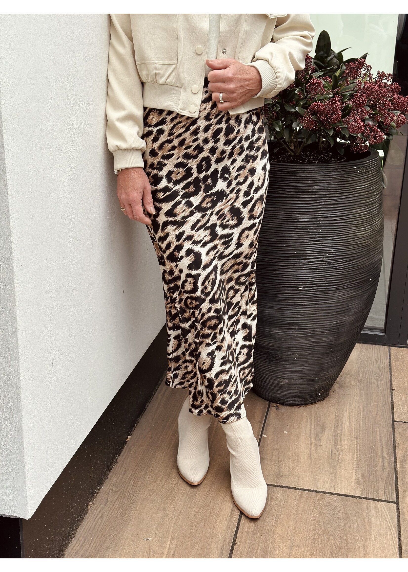 Amelien long satin skirt panter print