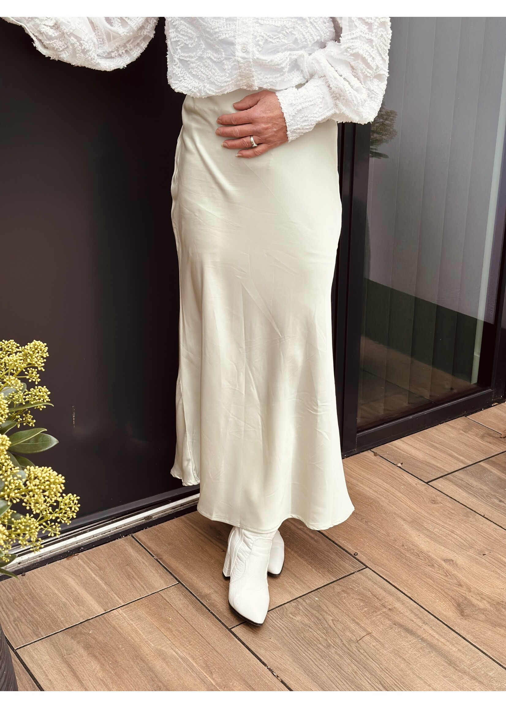 Madeleen satin long skirt green