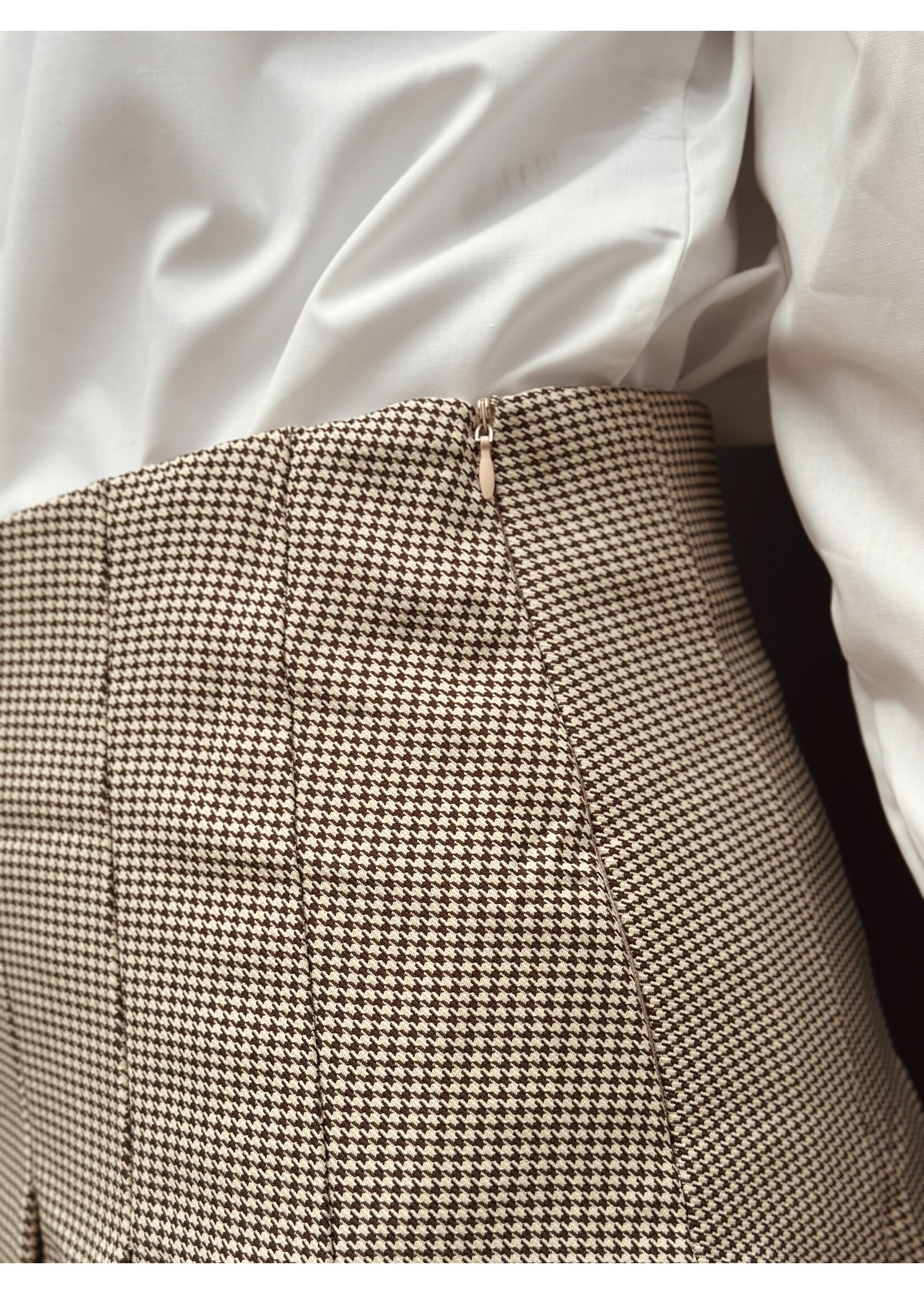 Sisters Point Sisters Point Delia plissé skirt beige/brown