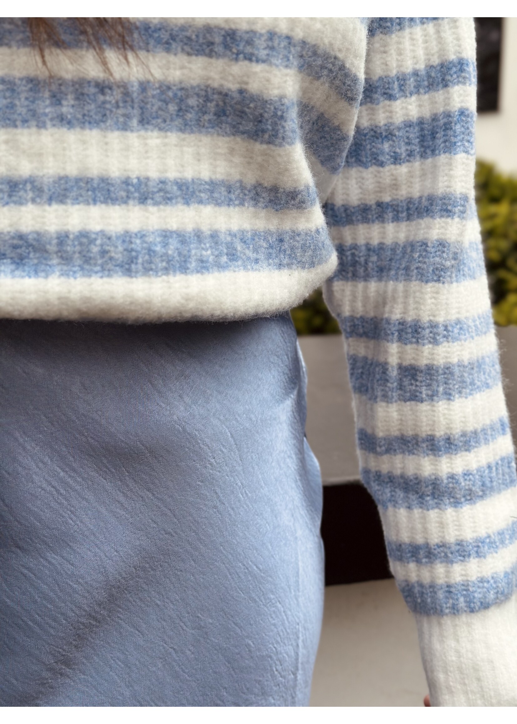 Sisters Point Sisters point Annenel long satin skirt light blue