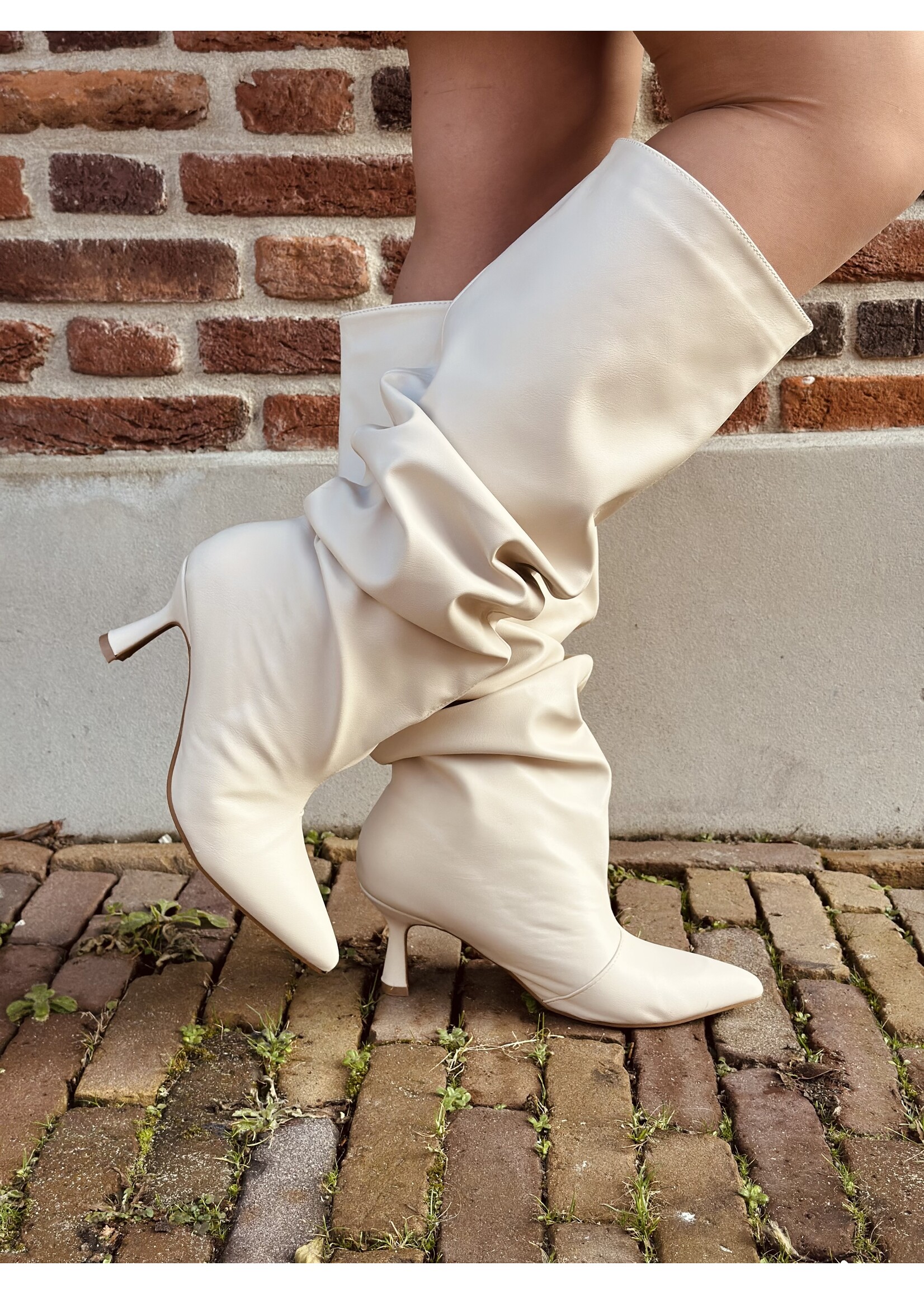 Arieke leather look high heels beige