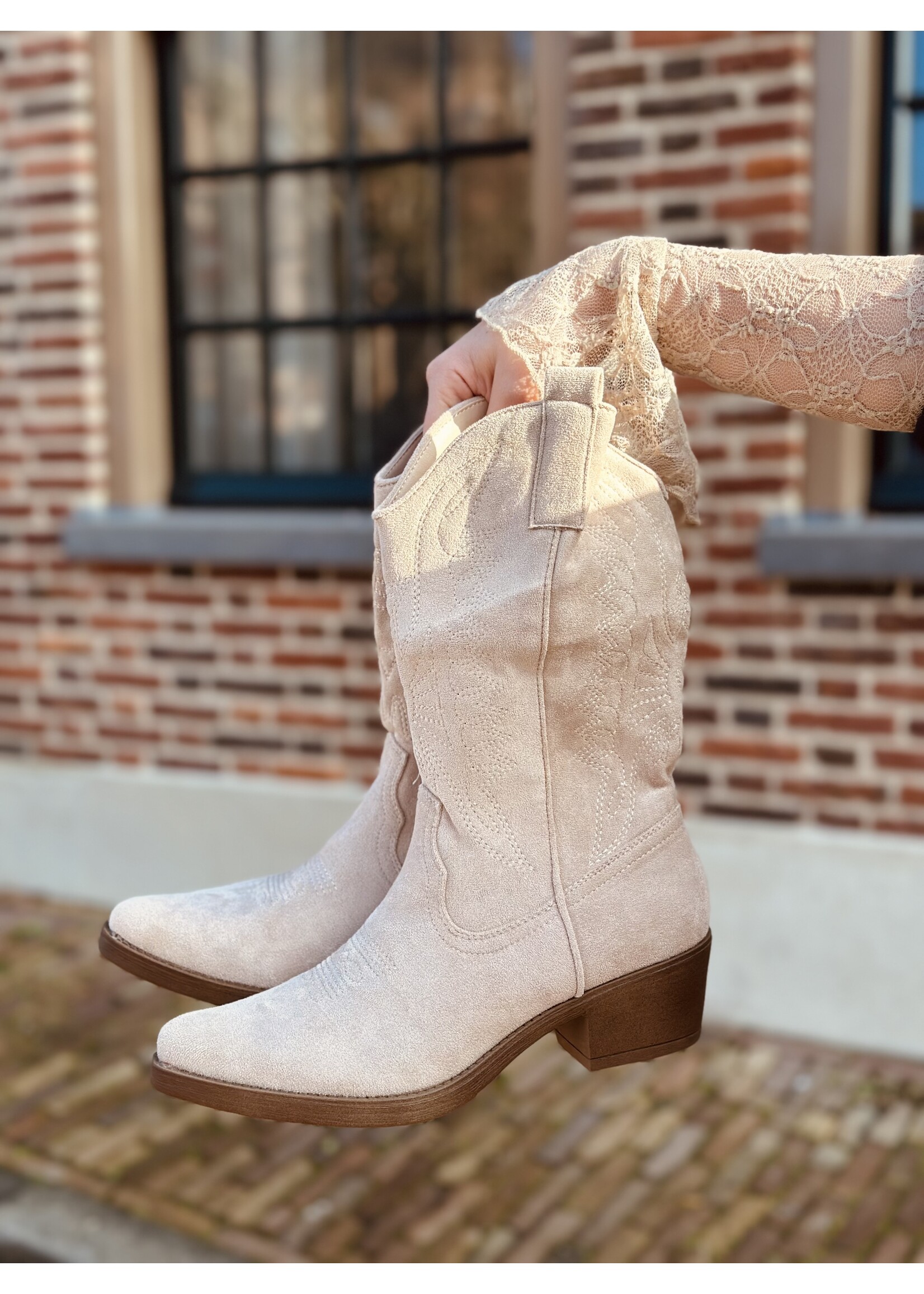 Madelijne cowboyboots suède beige