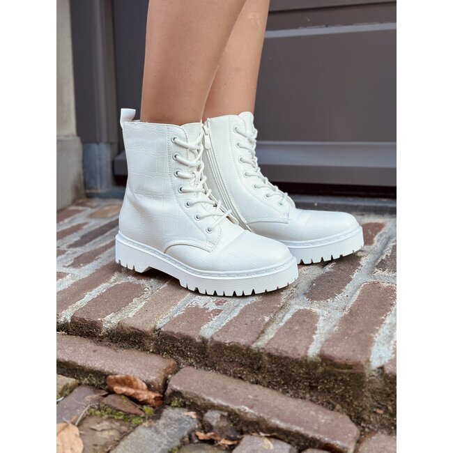 Larrissa boots white