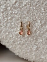 Oorbellen goudkleurig hangertje zalmroze 2517