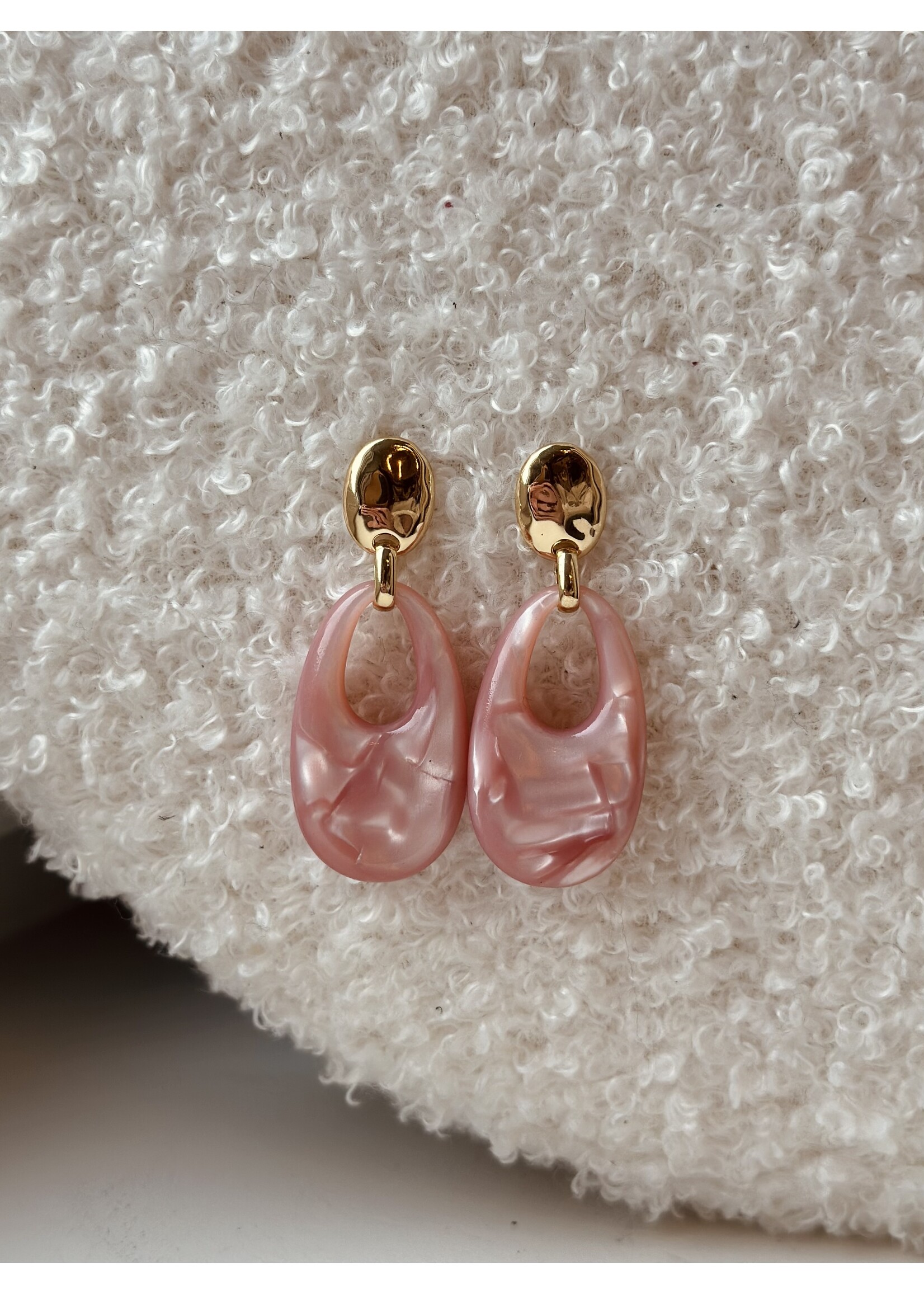 Oorbellen goudkleurig zalmkleurig 8221