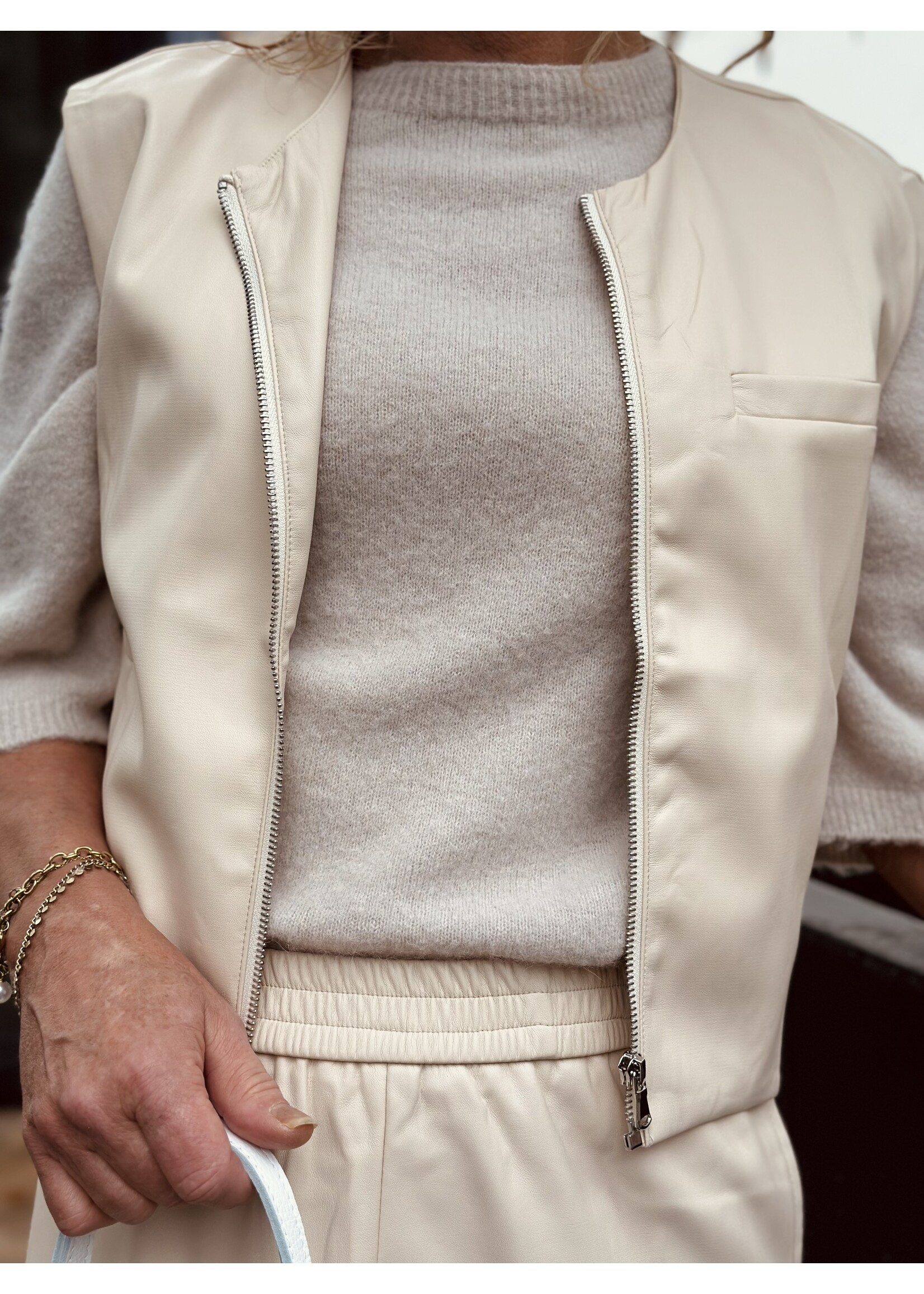 Lily gilet leather look beige