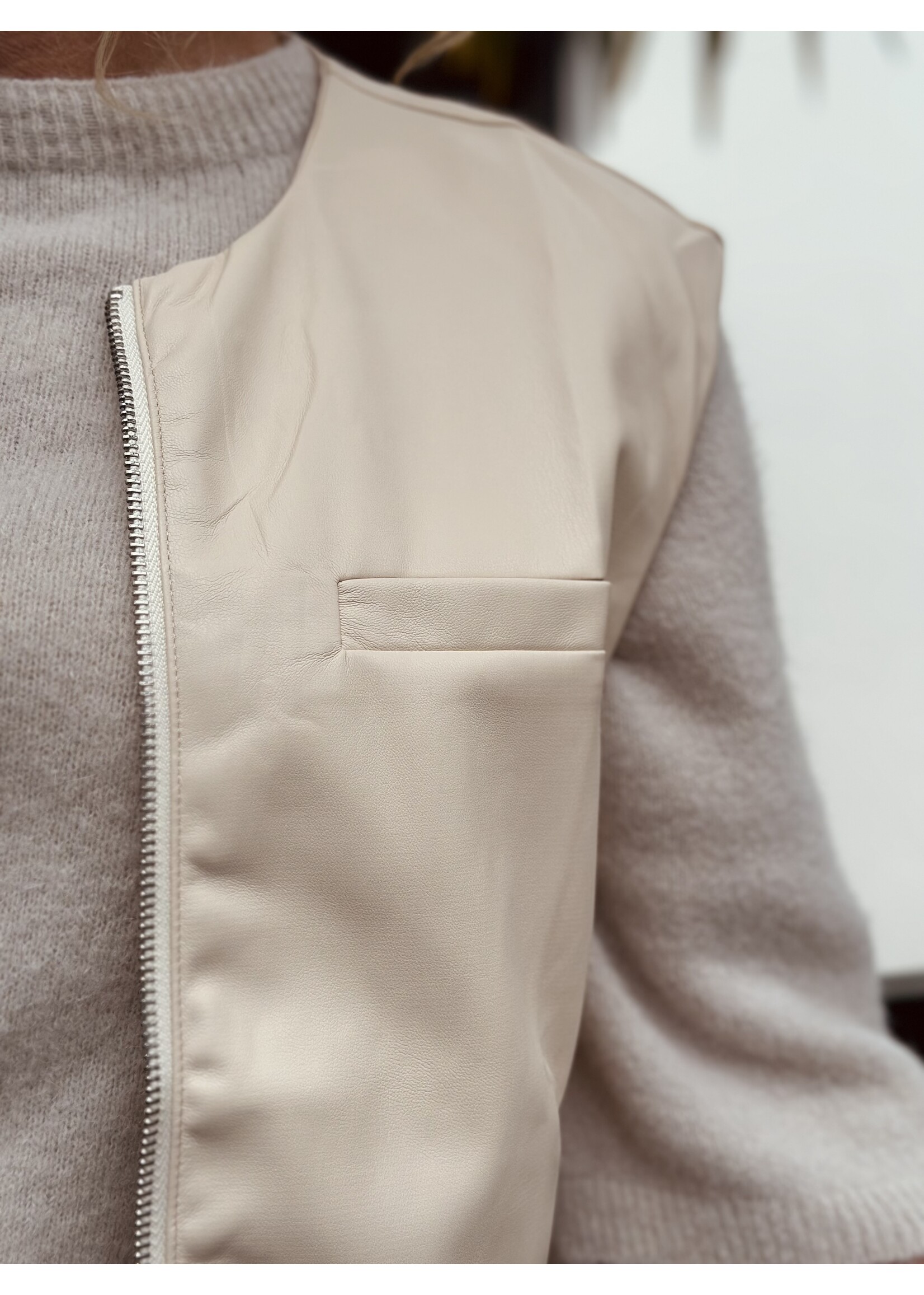 Lily gilet leather look beige