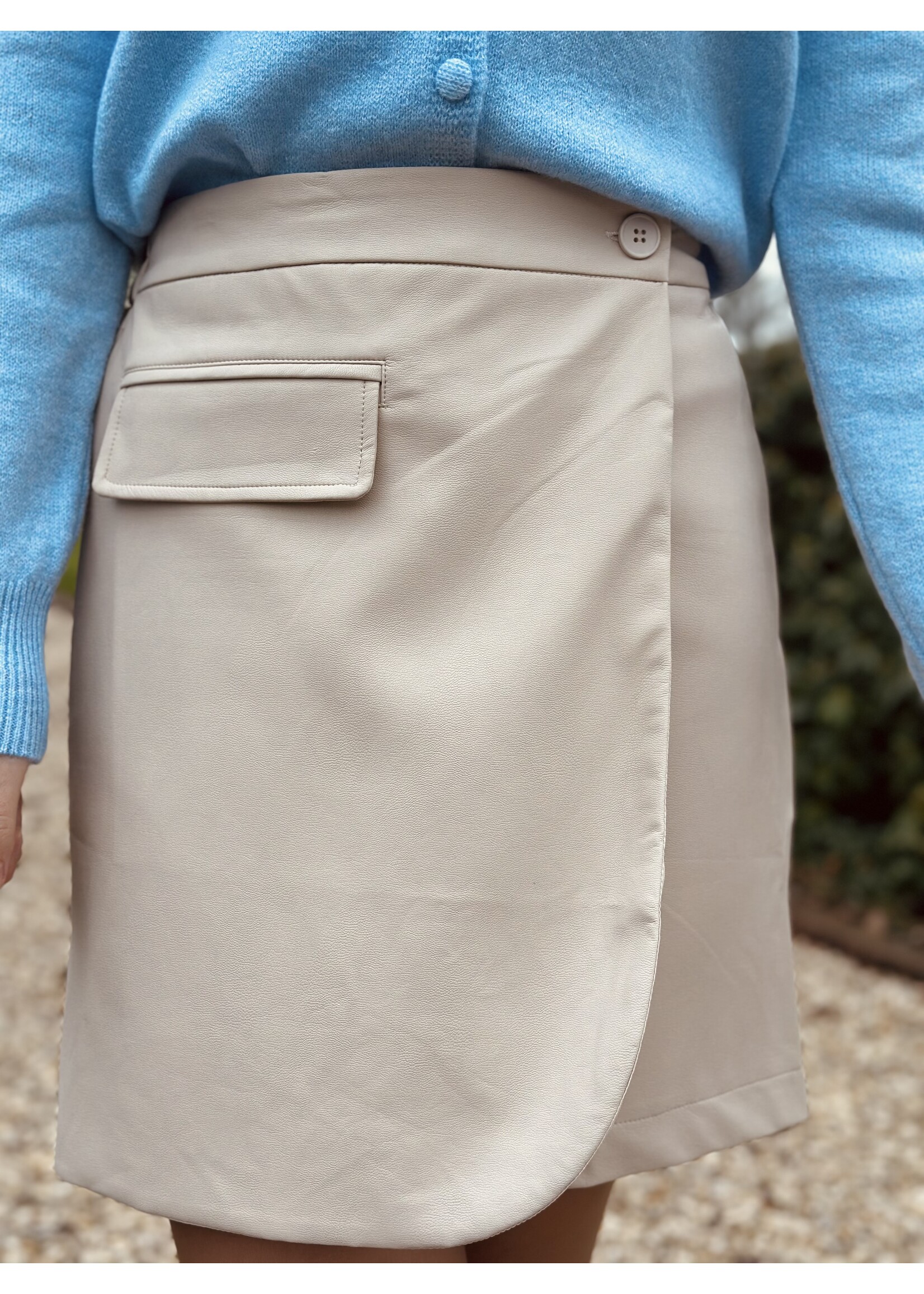 Fleurine leather look skirt beige