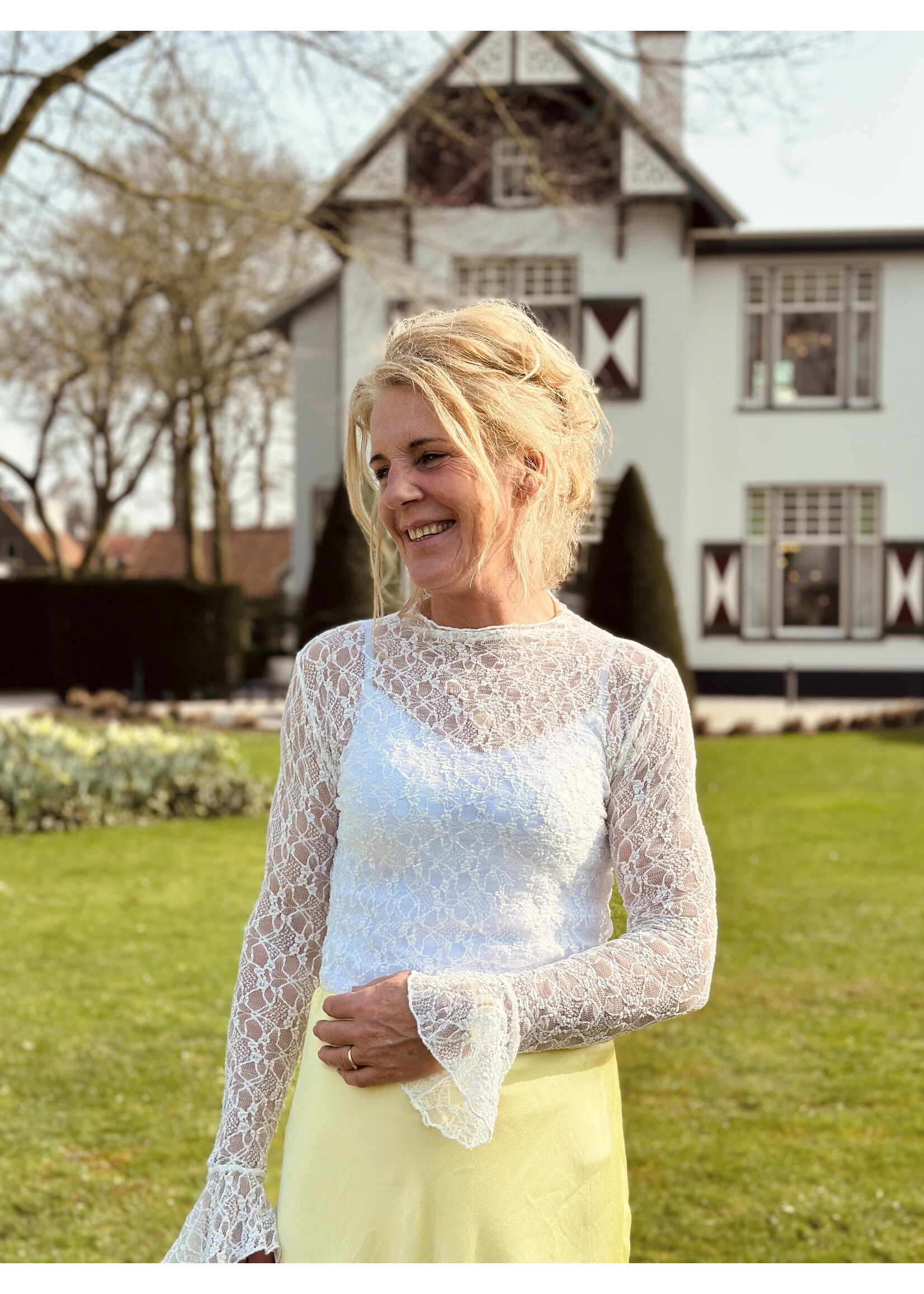 Emara broderie top white