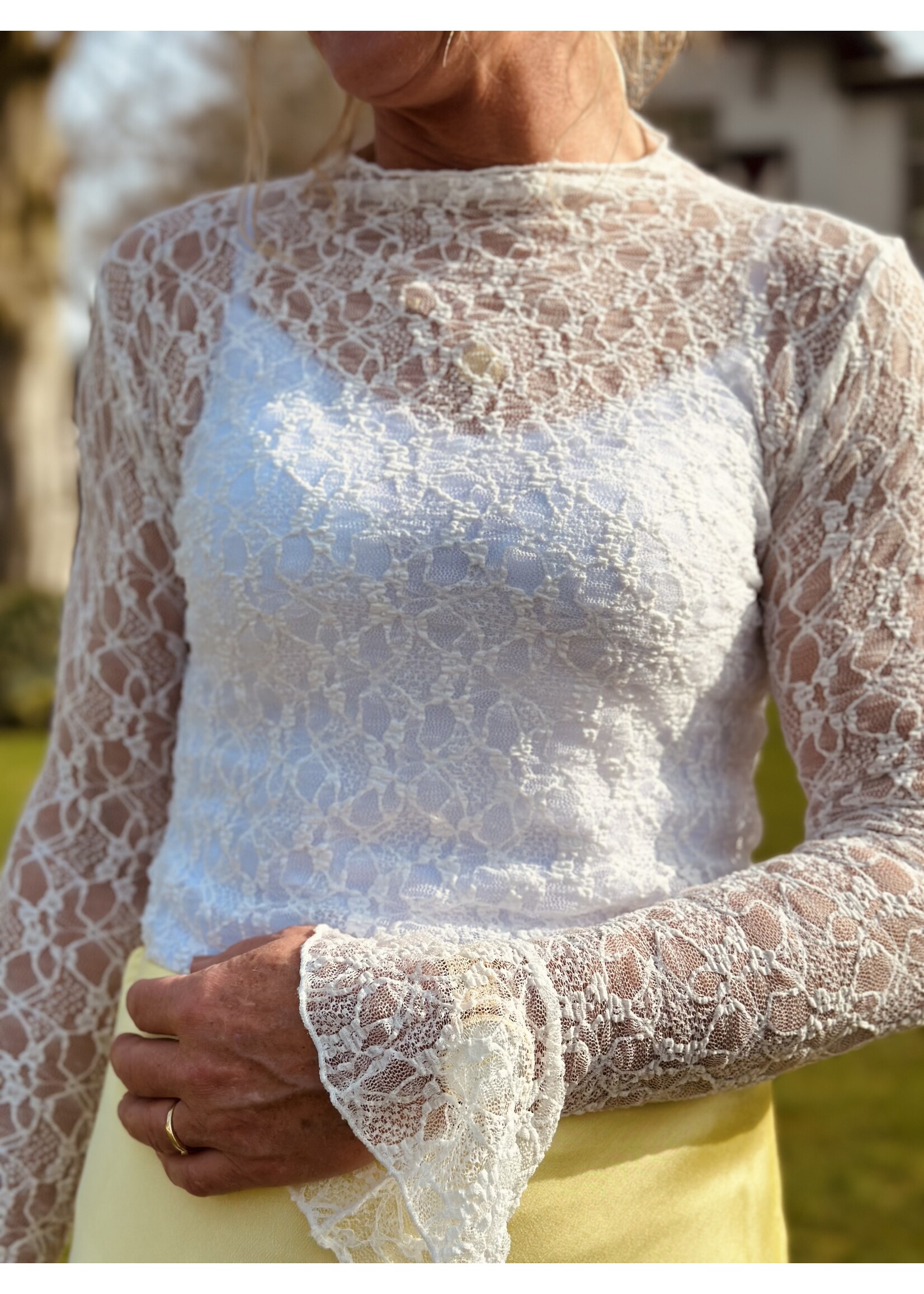 Emara broderie top white