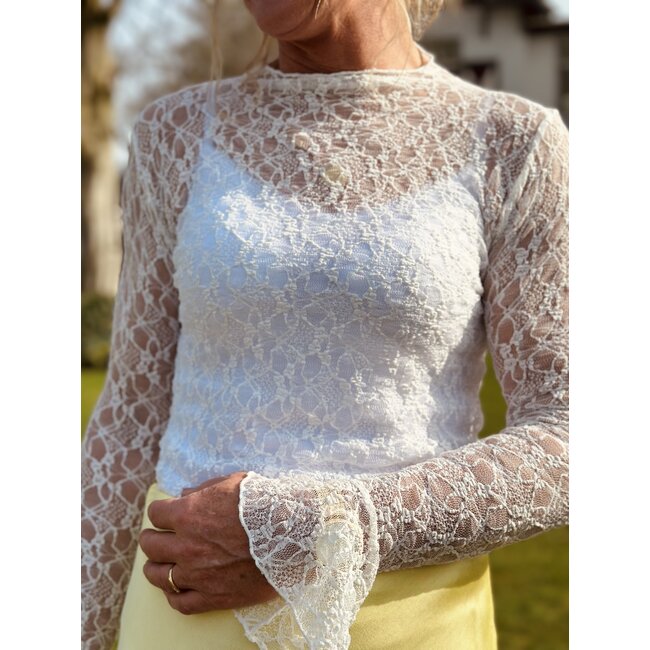 Emara broderie top white