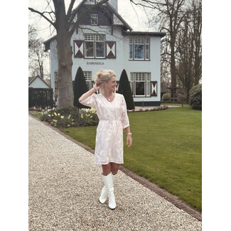 Sisters Point Sisters Point Lotta lace dress pink