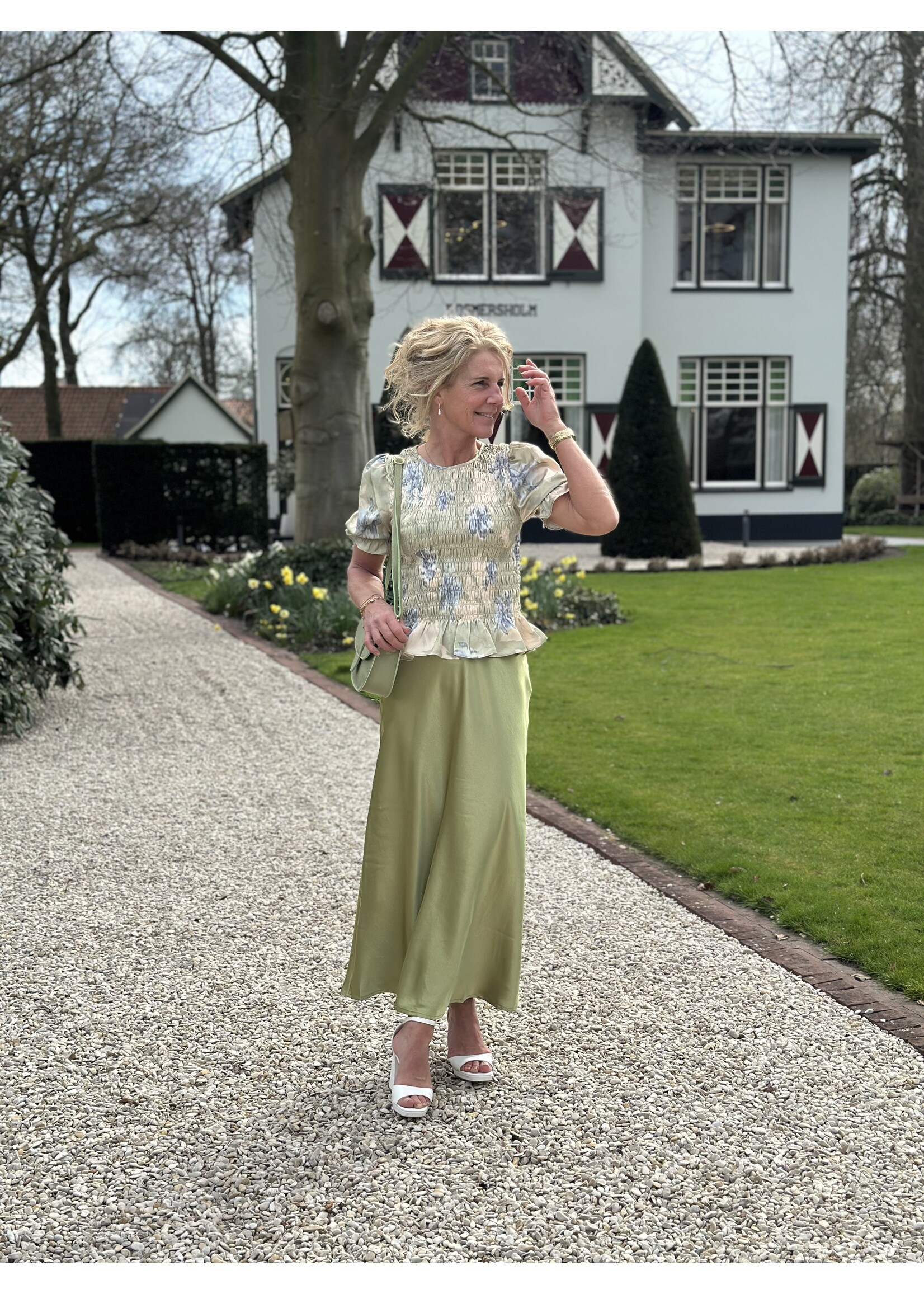 Sisters Point Sisters point Annenel long satin skirt green