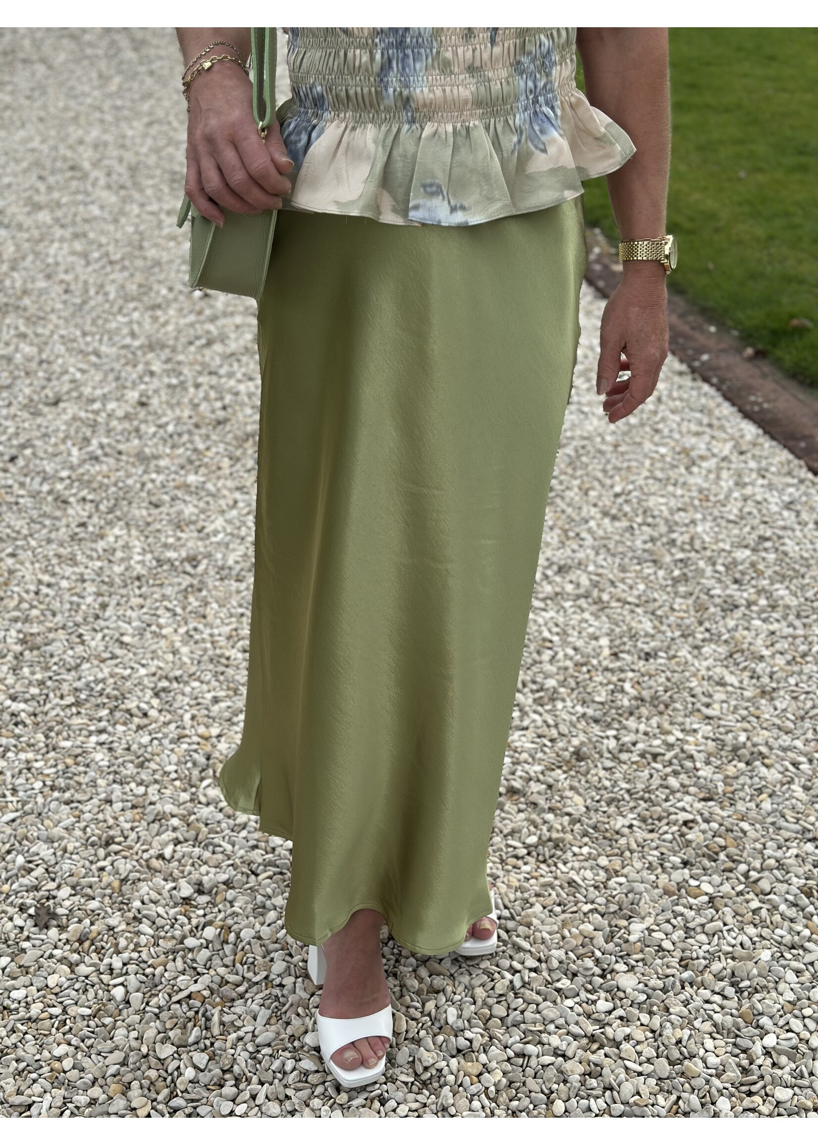 Sisters Point Sisters point Annenel long satin skirt green