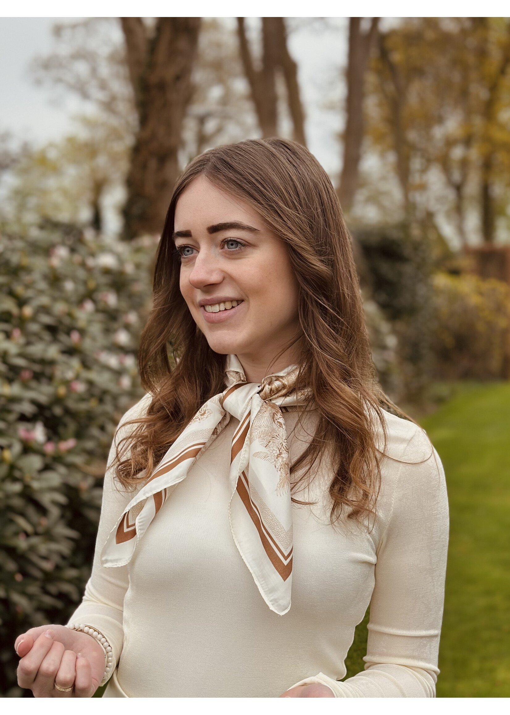 Bibi shawl camel/beige animals print One Size