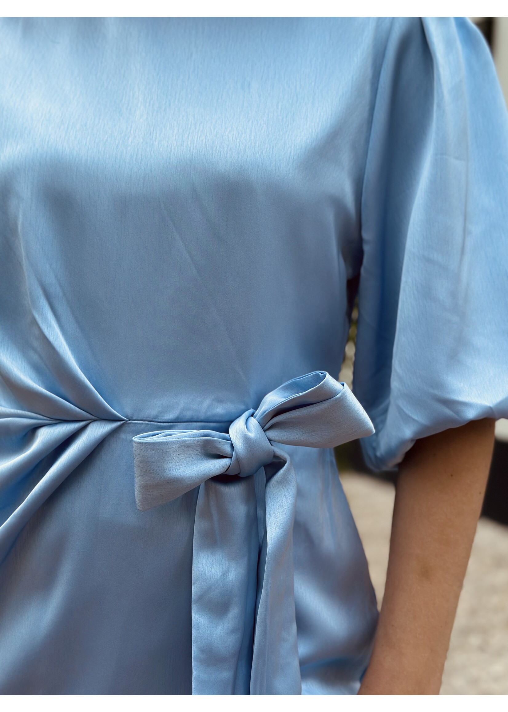Jolanda satin dress light blue