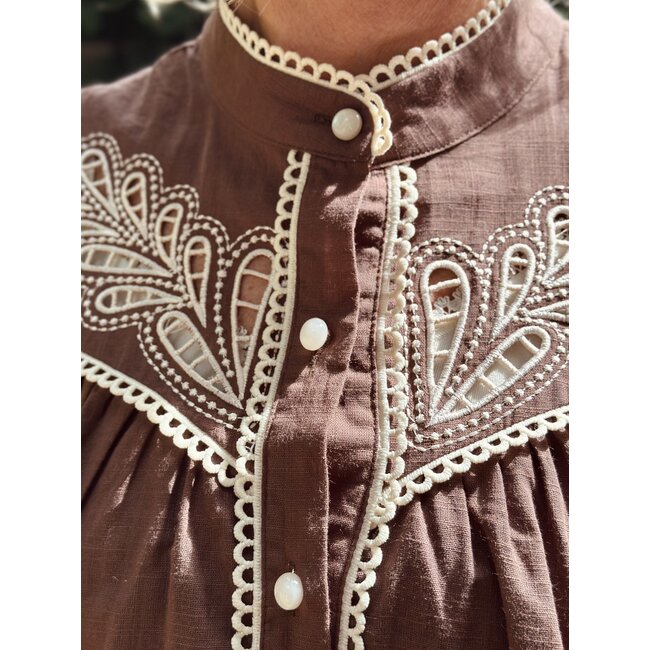 Arina blouse brown broderie print