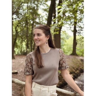 Saralyn top taupe