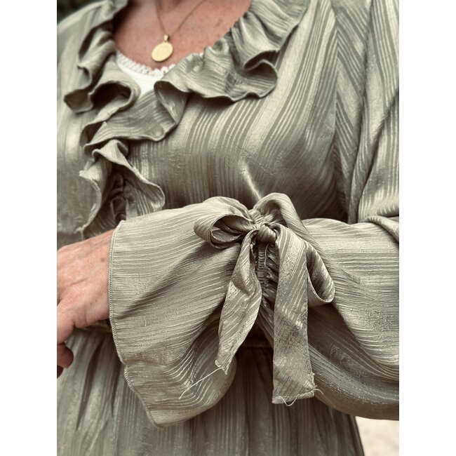 Lofty Manner Lofty Manner Jolieze long satin dress army green