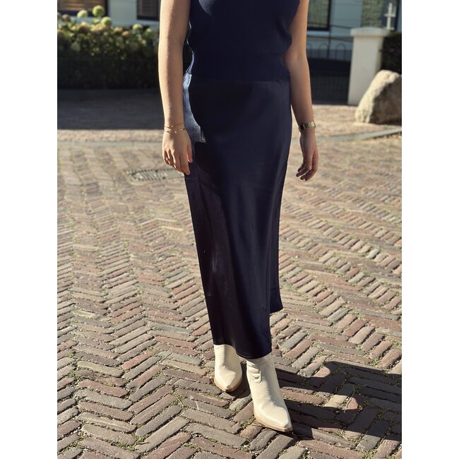 Sisters Point Sisters Point Malou satin skirt dark blue