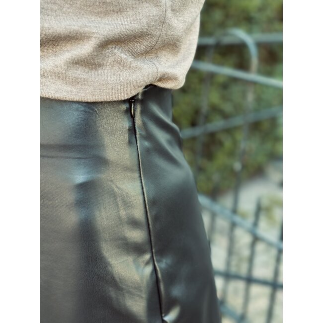 Suzana leather look skirt black