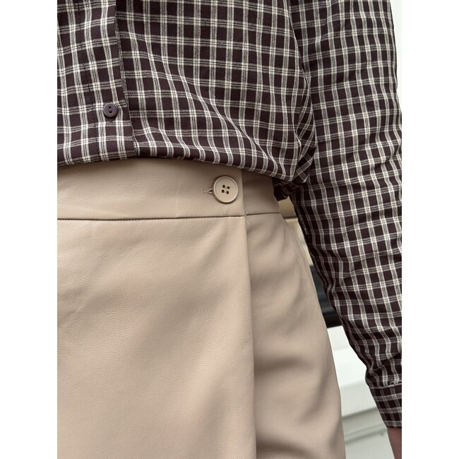 Hermiene leather look skirt camel
