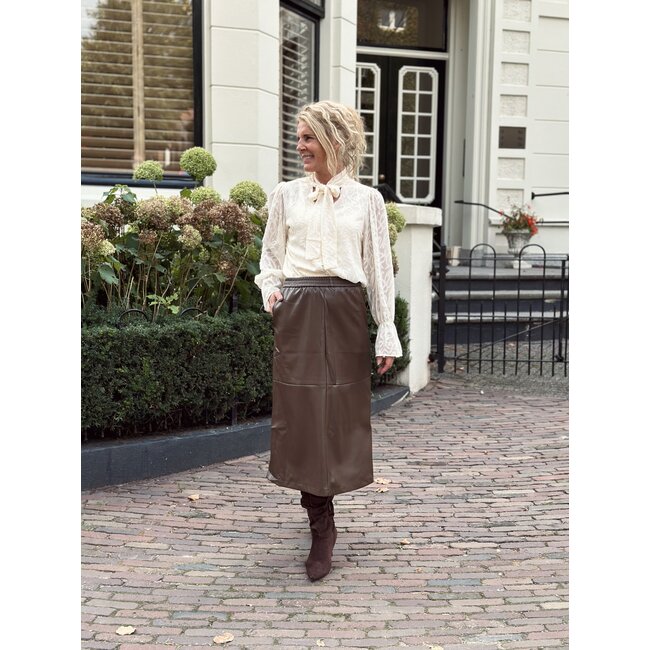 Lofty Manner Lofty Manner Jett blouse ecru bow tie